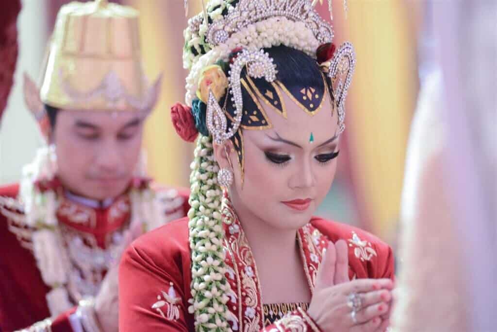 Tips Memilih Tata Rias Pengantin Terbaik Dan Berkualitas Serustic